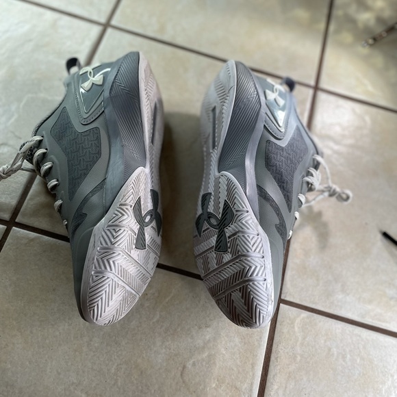 Under Armour Clutchfit Drive 2 low white & gray sneakers basketball shoe… main image 4